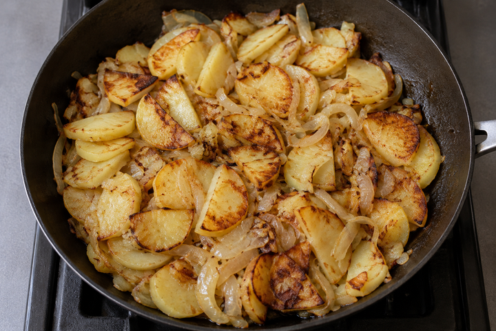 張り付かせながら蒸し焼きにする
