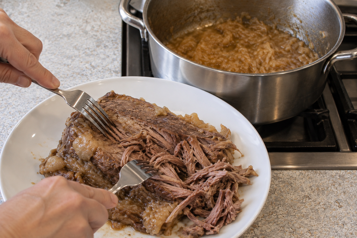 牛肉をほぐす