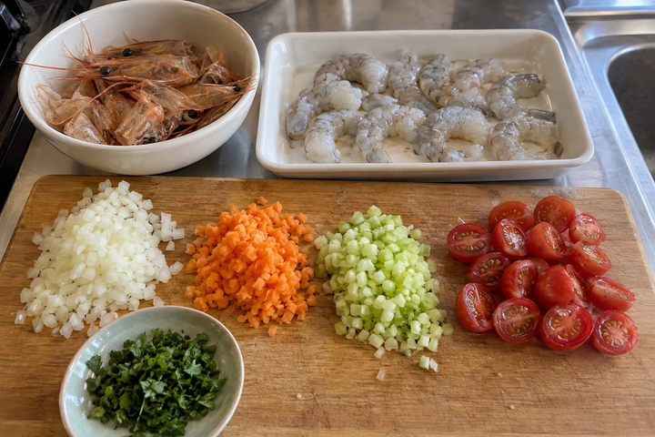 エビと野菜を準備する