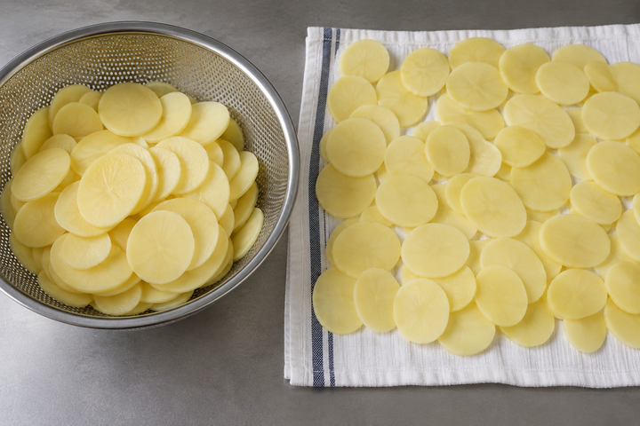 Trim, thinly slice and dry the potatoes