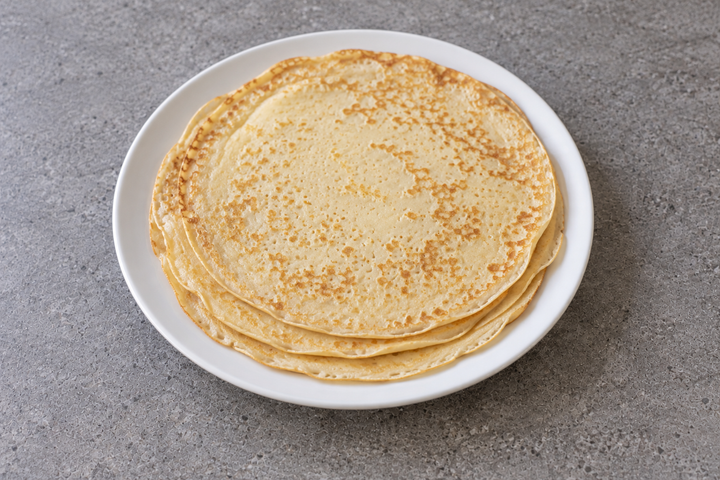 Cook a thin crêpe for each serving