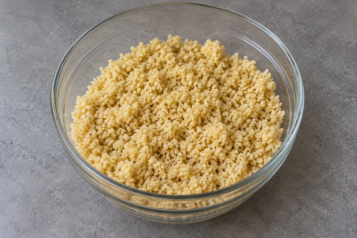 クスクスを蒸してほぐす