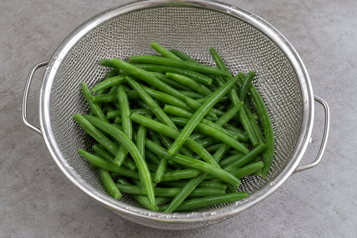 インゲン豆を冷水で締める