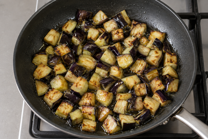 ナスに焼き色をつける