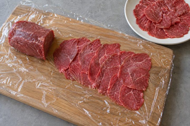 牛フィレ肉を半解凍にする
