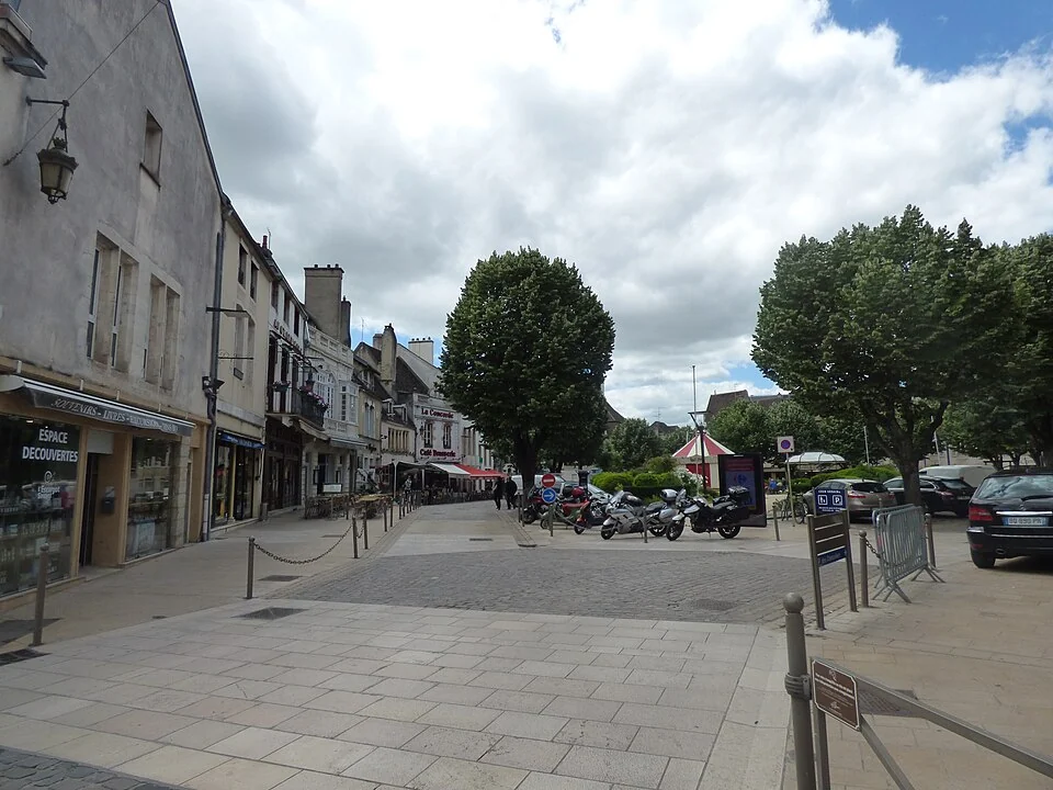 Place Carnot and people in Beaune