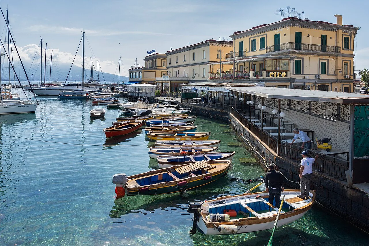 Veduta di Napoli, Borgo Marinari